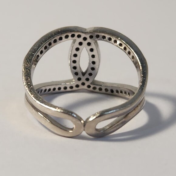 Vid Clip Sparkling! 925 Interlocking Criss Cross Pave Ring Size 7.5-8 - Picture 8 of 13